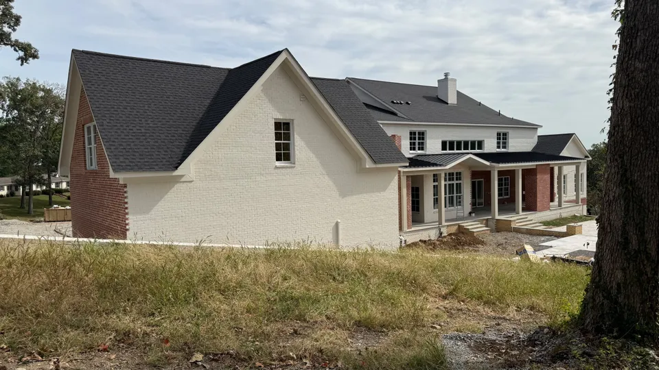A fresh finish for a white house — before, photo 5